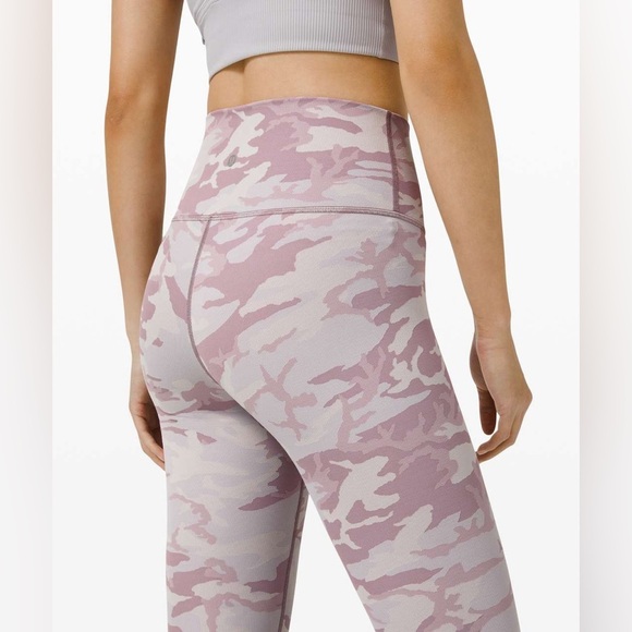 Lululemon Wunder Under High-Rise Tight 28"
Incognito Camo Jacquard Iced Iris - Picture 4 of 9